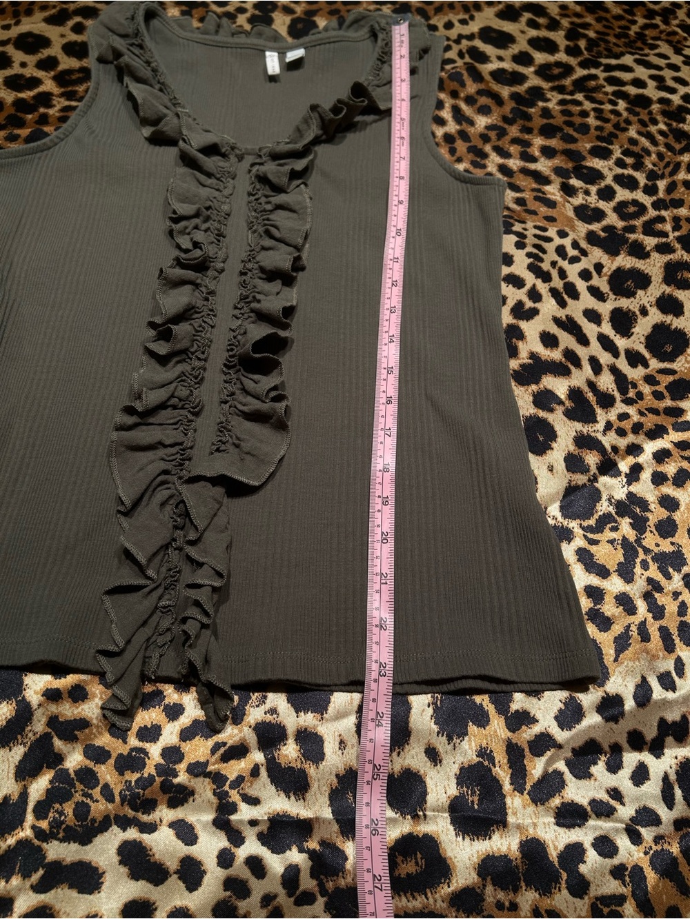 ❌SOLD❌CATO Olive Green Ribbed Ruffle V-Neck Tank Top - Picture 6 of 6